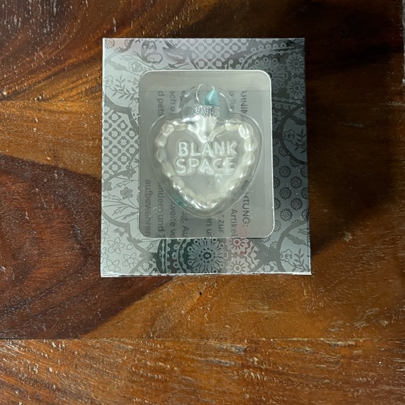 Taylor Swift Gold Heart Ornament - Picture 2 of 2